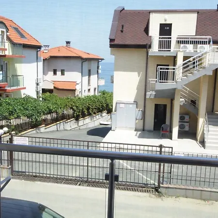 Lucky House *