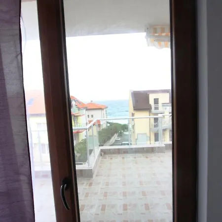 Lucky House * سوزوبول